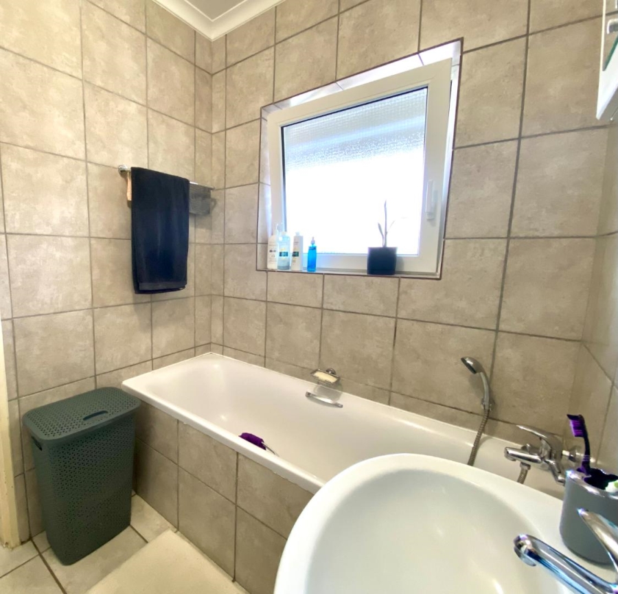 1 Bedroom Property for Sale in Klein Drakenstein Western Cape